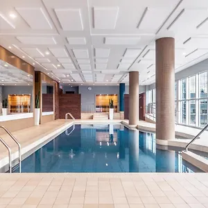 Hotel Warwick Le Crystal - *****