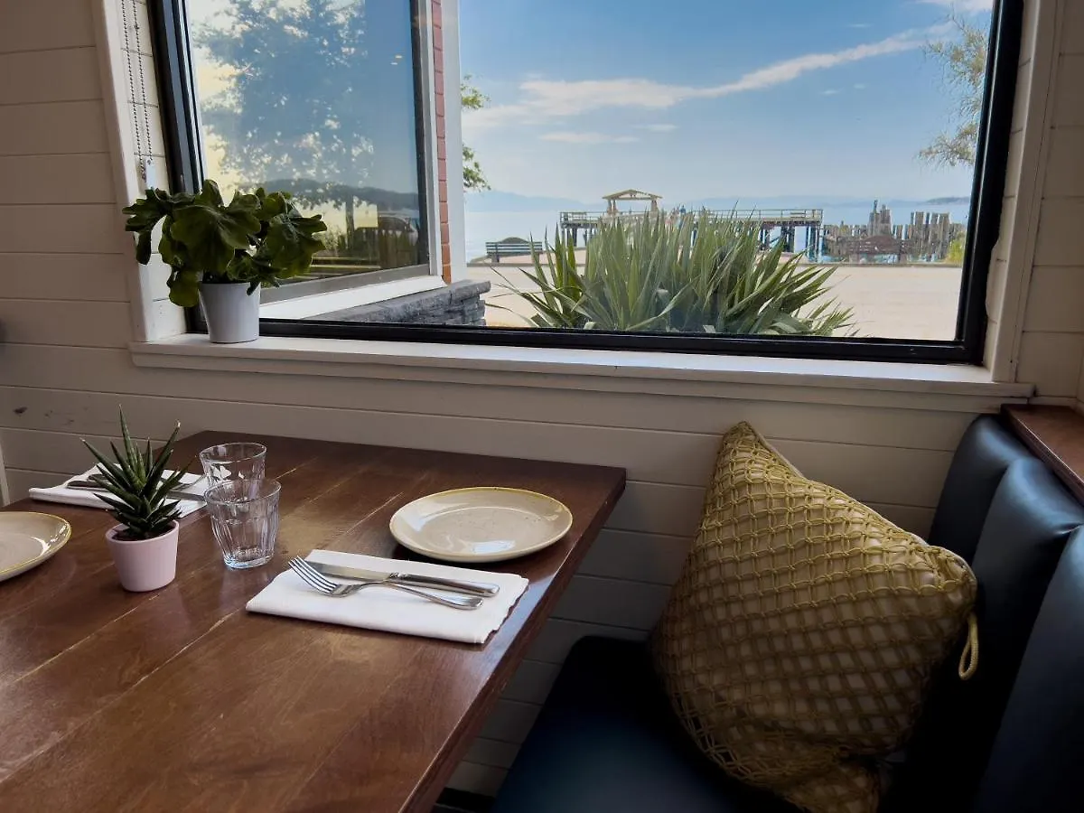 The Oceanside, A Coast Hotel Sechelt