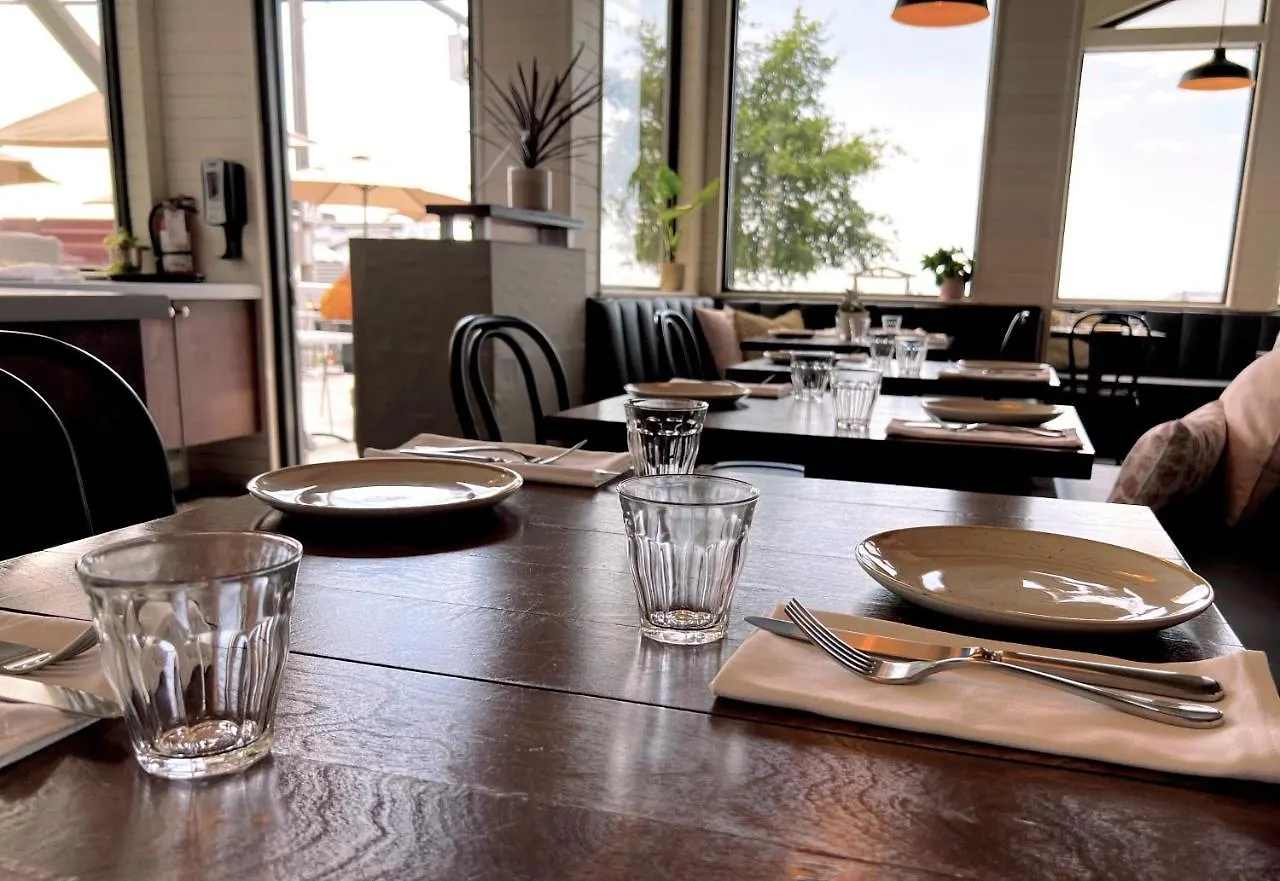 The Oceanside, A Coast Hotel Sechelt