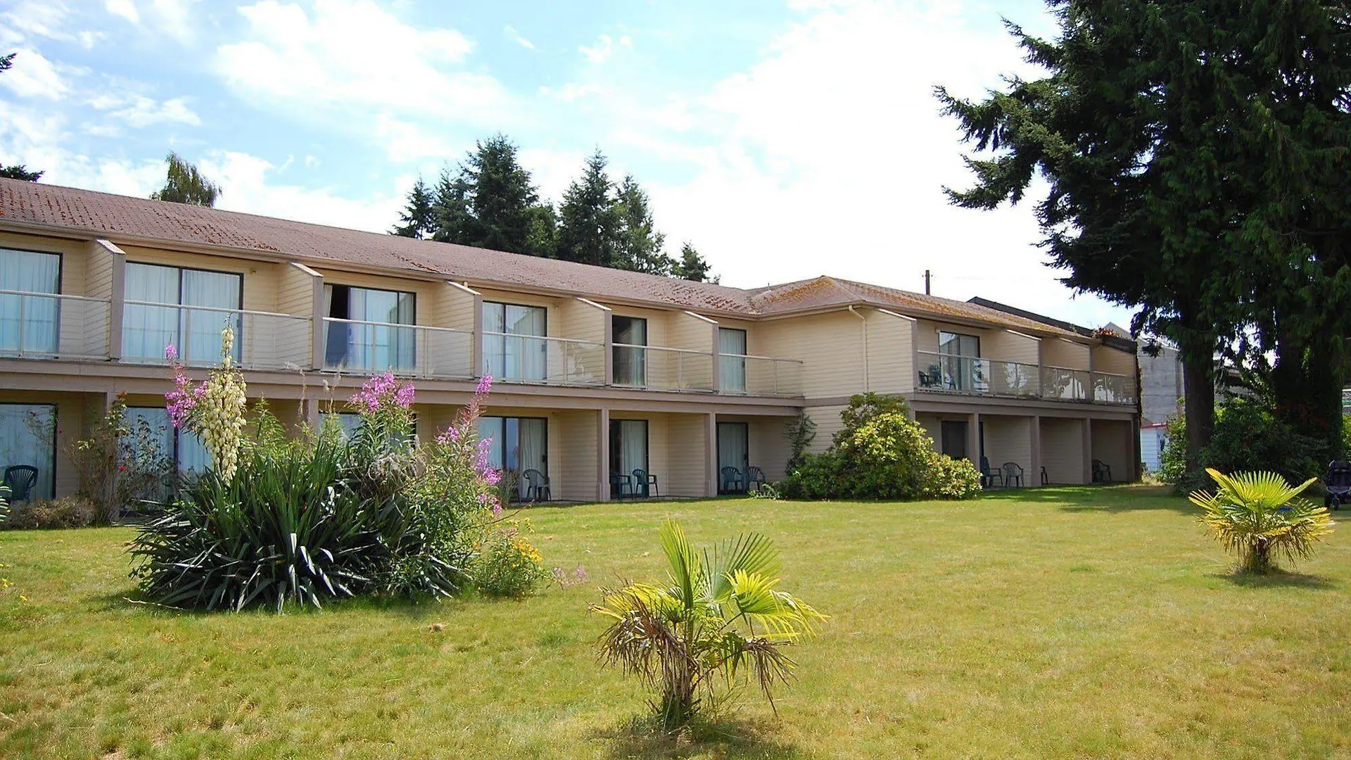 ***  The Oceanside, A Coast Hotel Sechelt Canadá
